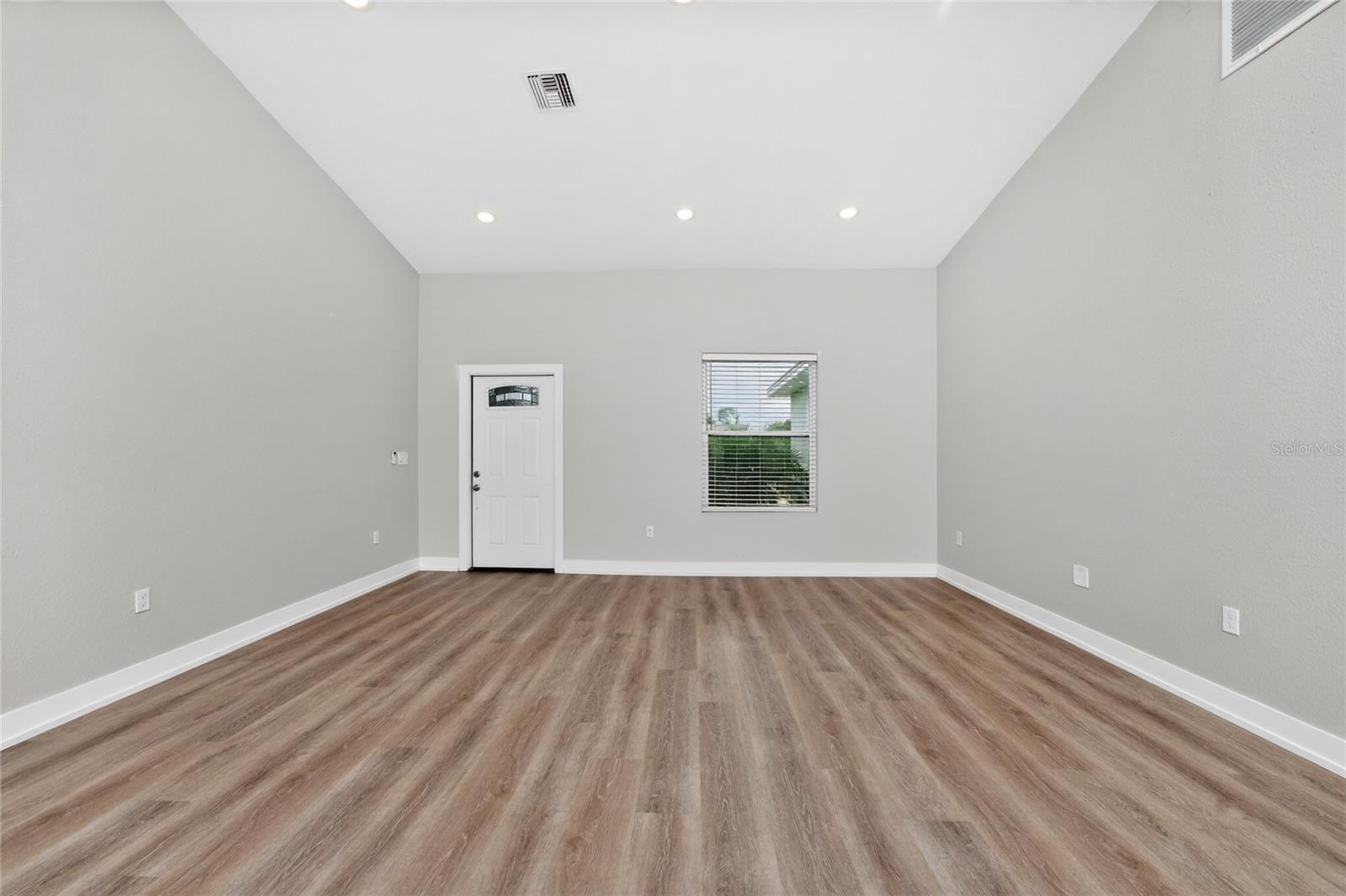 ROTONDA LAKES - Residential