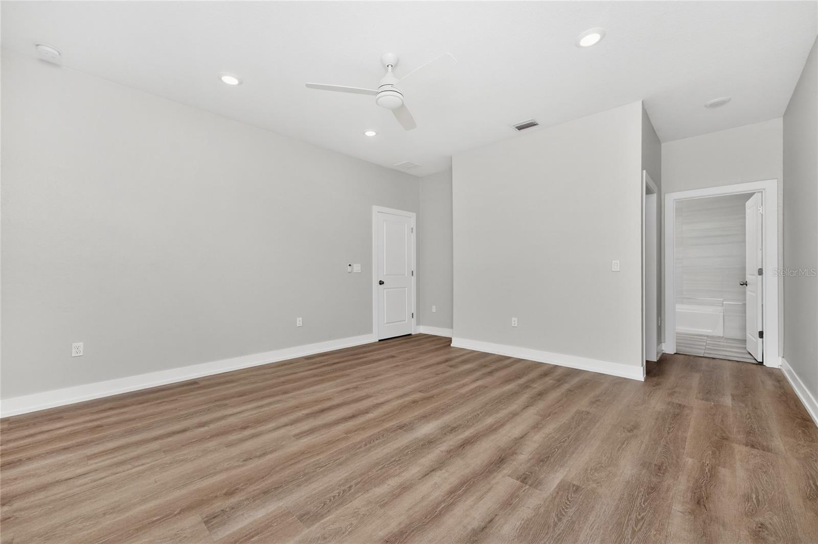 ROTONDA LAKES - Residential