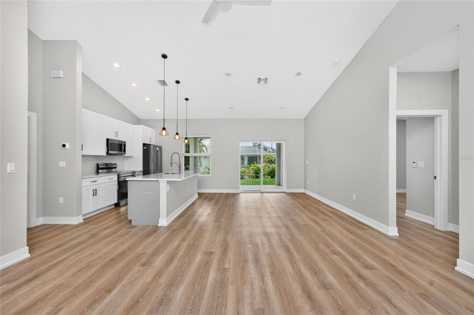 ROTONDA LAKES - Residential