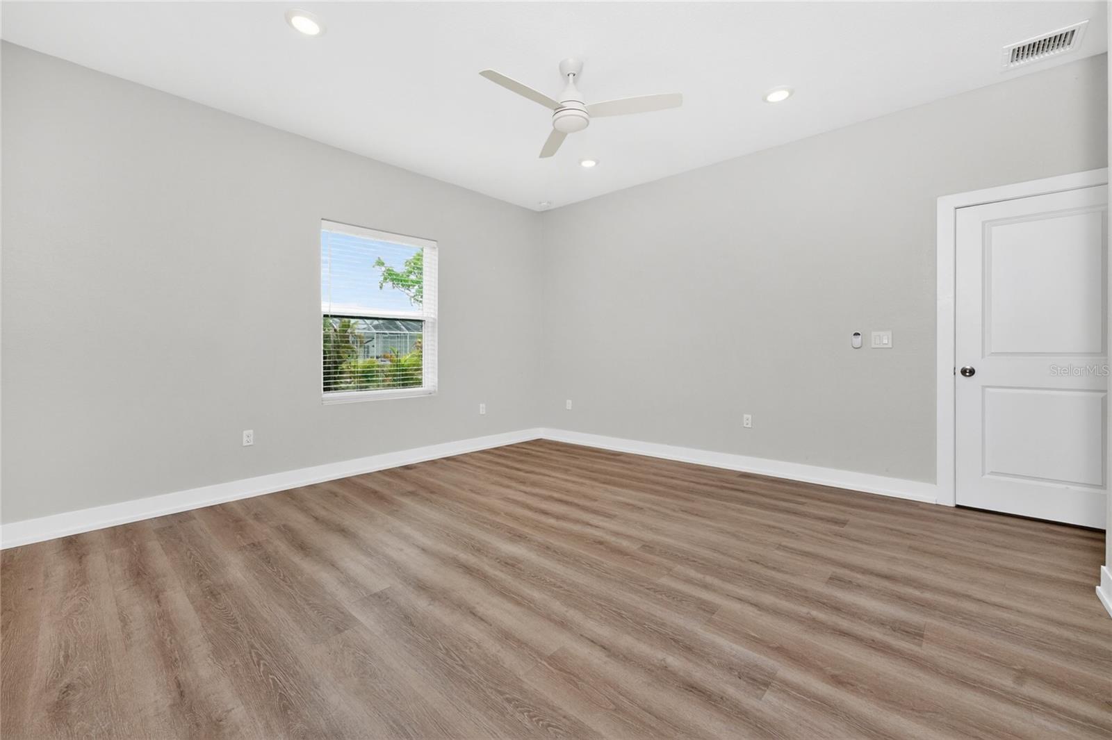 ROTONDA LAKES - Residential