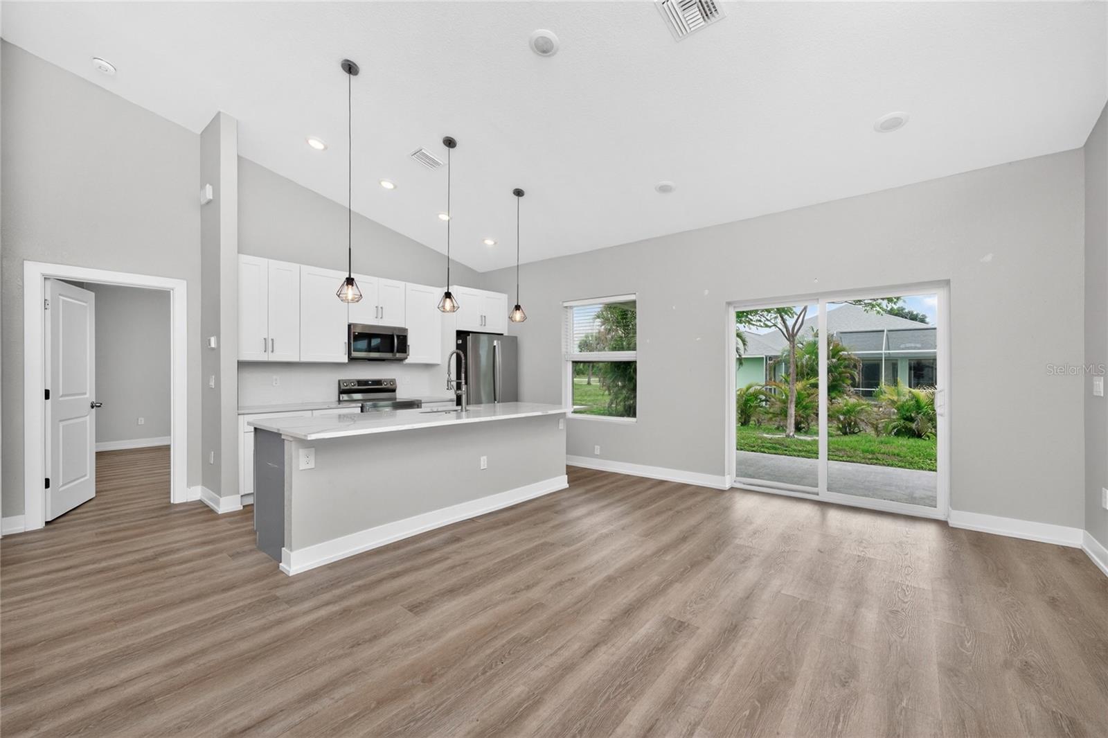 ROTONDA LAKES - Residential