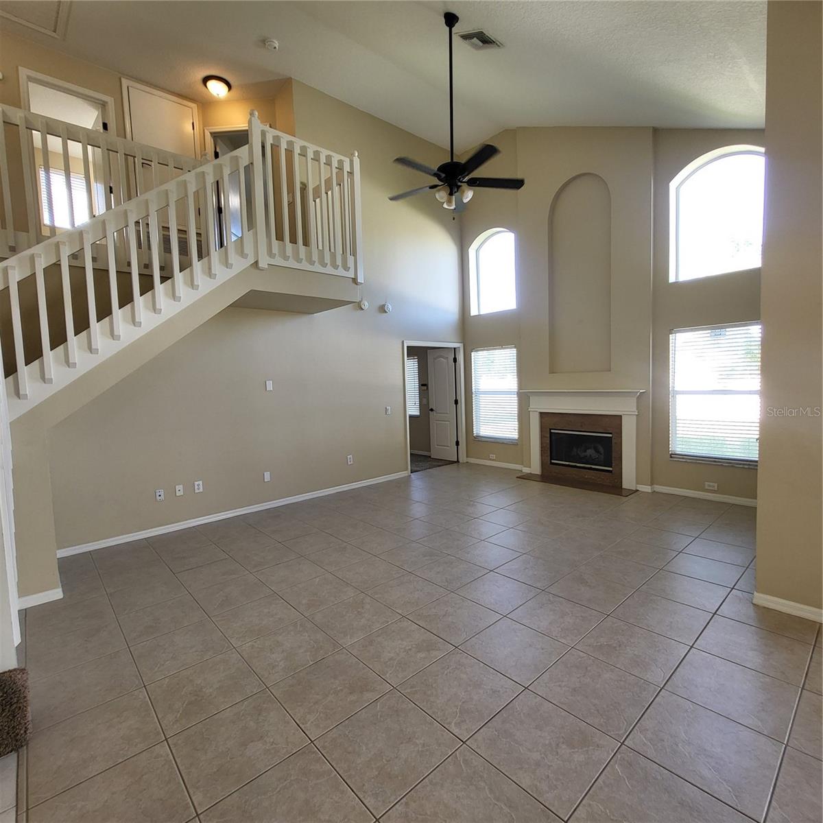GRAND OAKS PH 02 UNIT 01 02 - Residential Lease