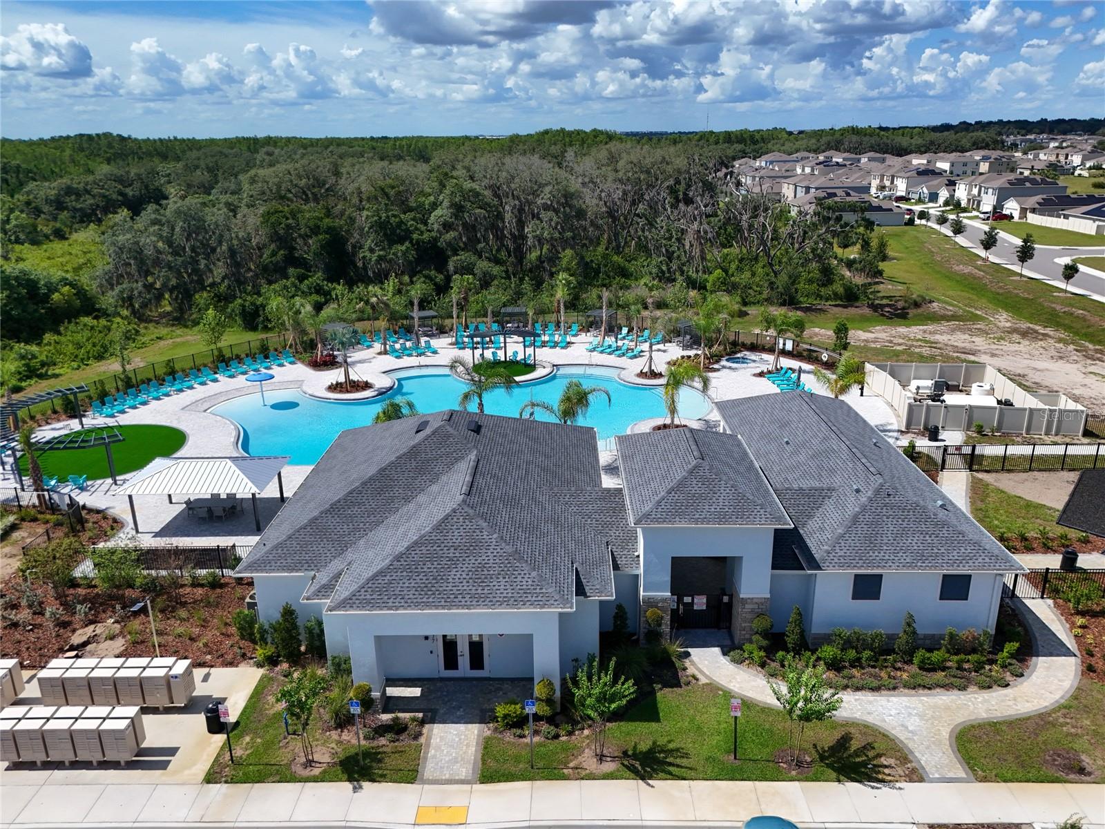CASCADES PHASES - Residential Lease