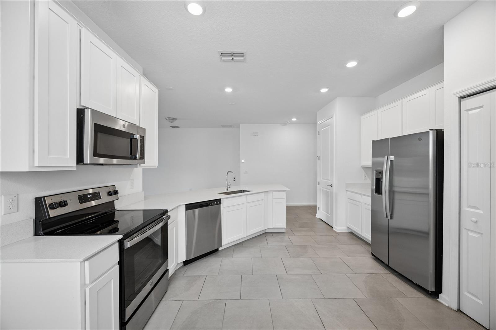 CASCADES PHASES - Residential Lease
