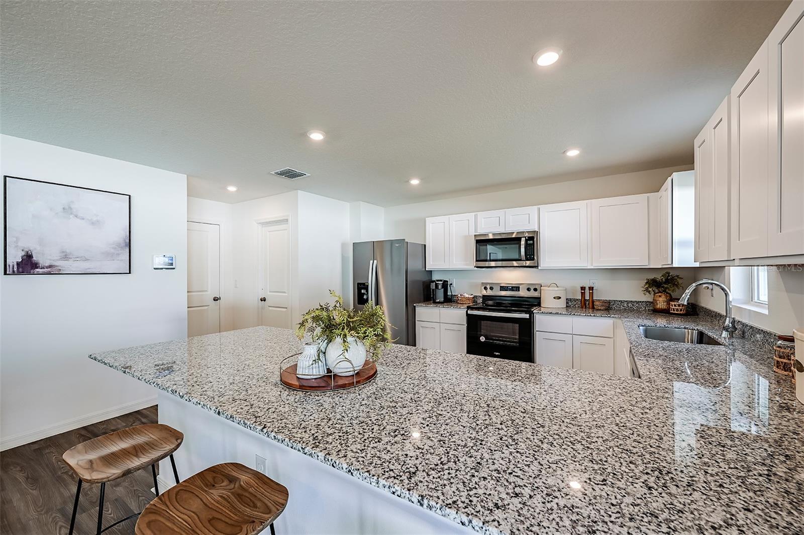 GRAND OAKS ON LAKE DAMON - Residential