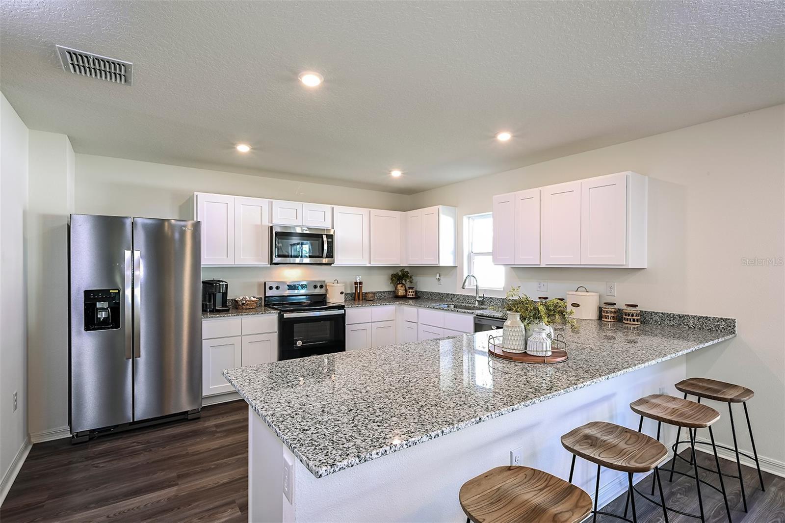 GRAND OAKS ON LAKE DAMON - Residential