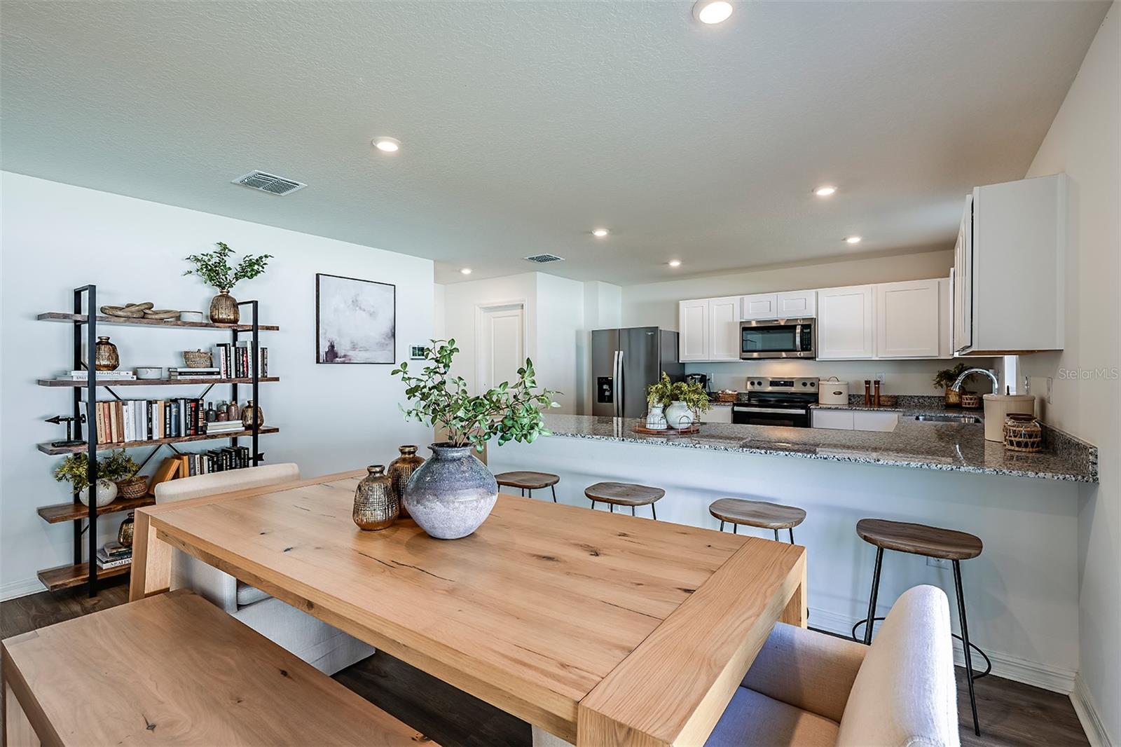 GRAND OAKS ON LAKE DAMON - Residential