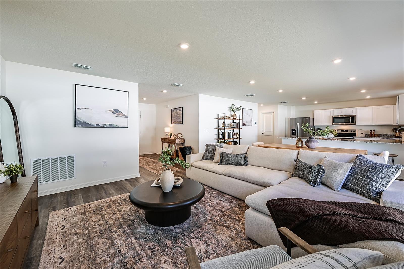 GRAND OAKS ON LAKE DAMON - Residential
