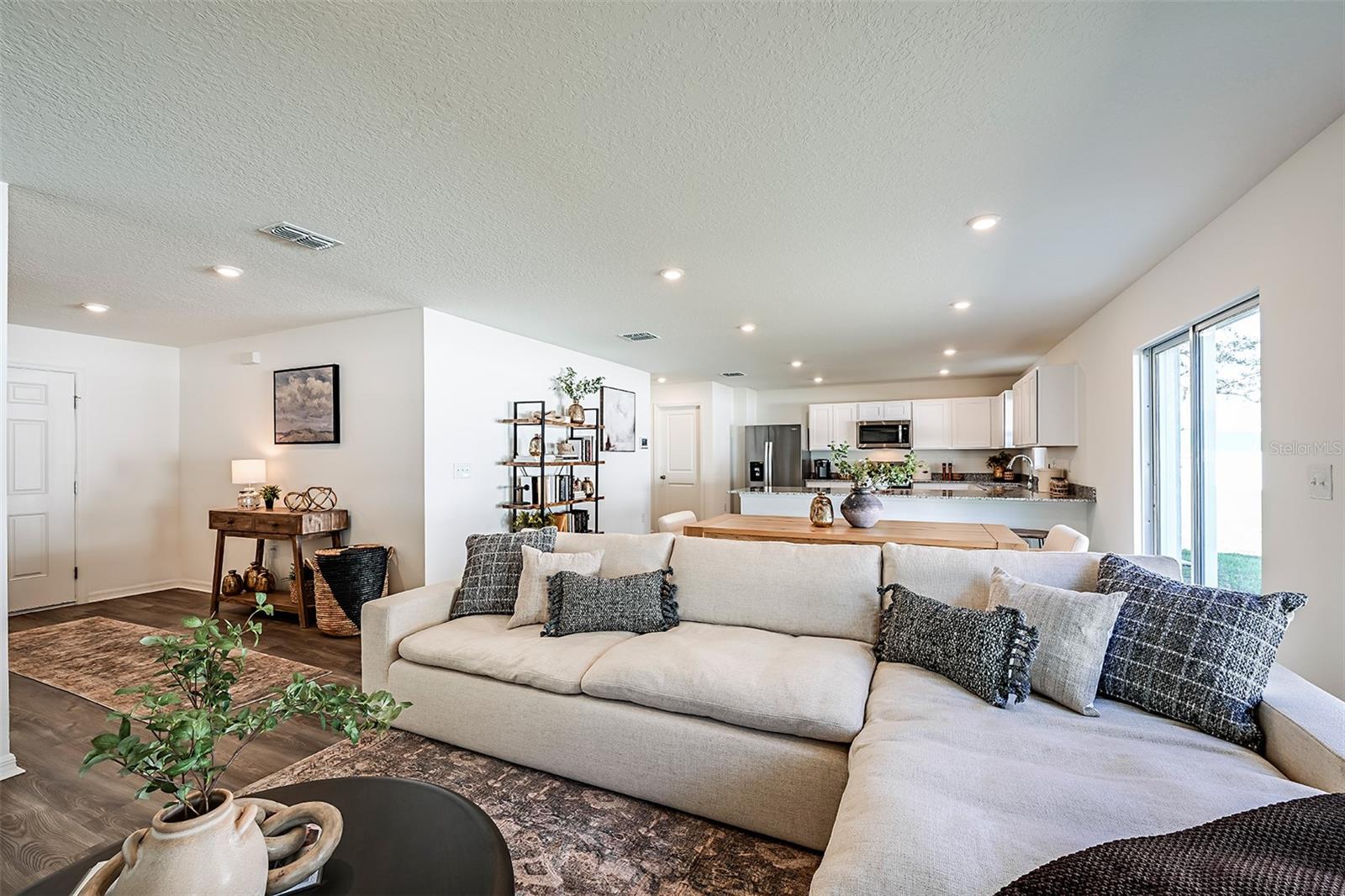 GRAND OAKS ON LAKE DAMON - Residential