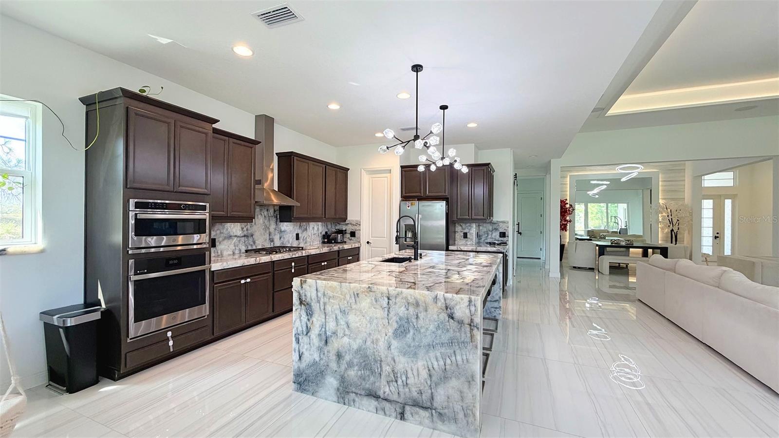 LAKEHOUSE COVE AT WATERSIDE - Residential