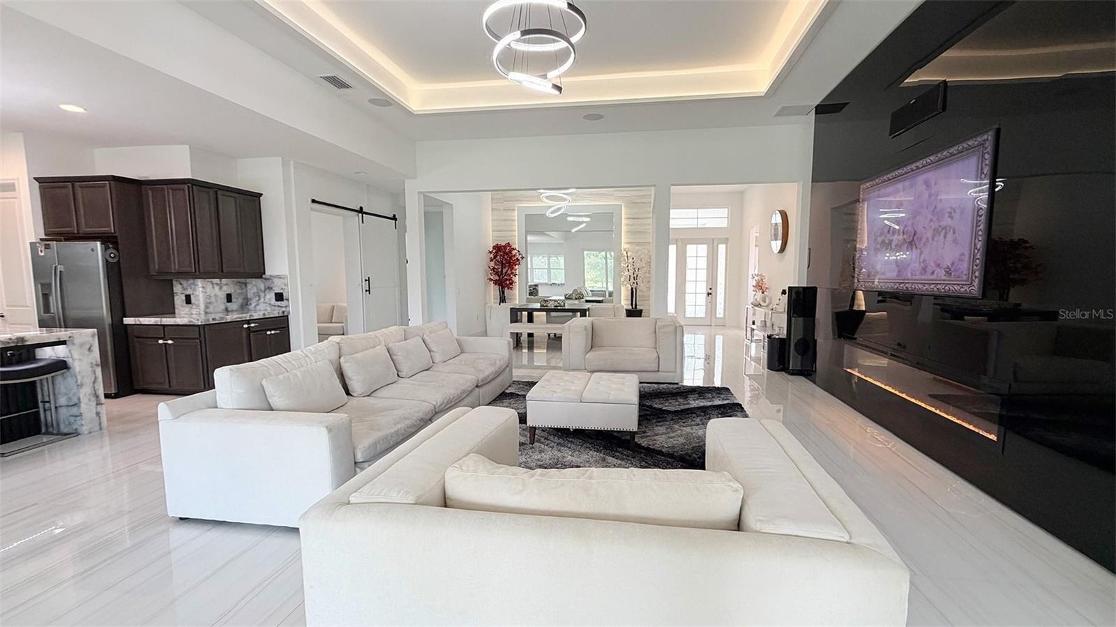 LAKEHOUSE COVE AT WATERSIDE - Residential