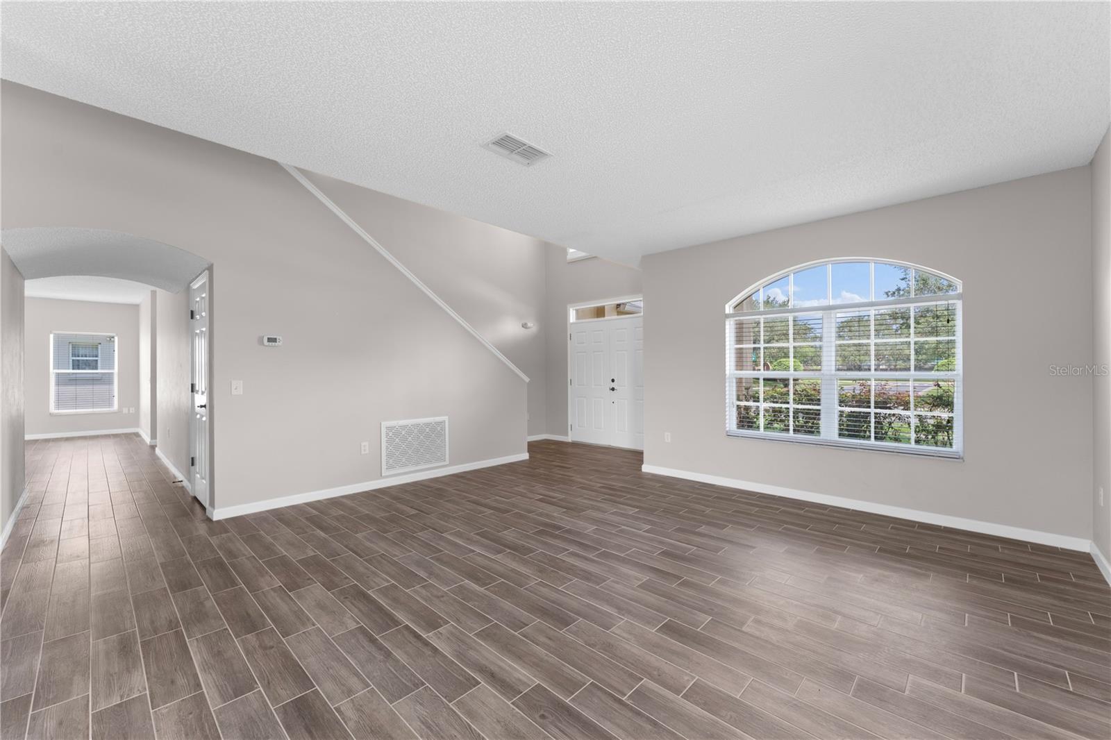 DAHLIA RESERVE AT CRESCENT LAKES - Residential Lease