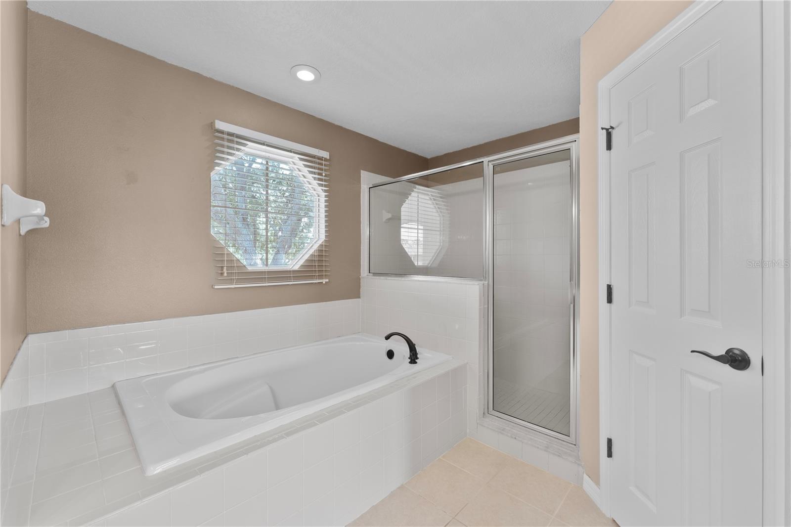 DAHLIA RESERVE AT CRESCENT LAKES - Residential Lease