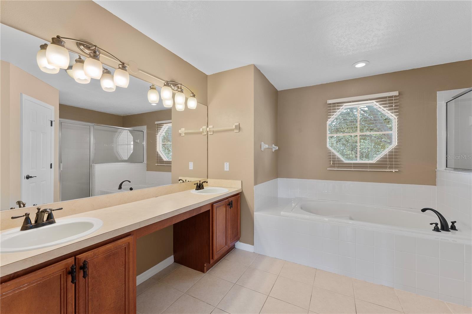 DAHLIA RESERVE AT CRESCENT LAKES - Residential Lease