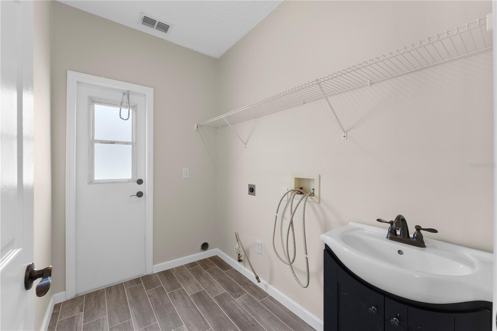 DAHLIA RESERVE AT CRESCENT LAKES - Residential Lease