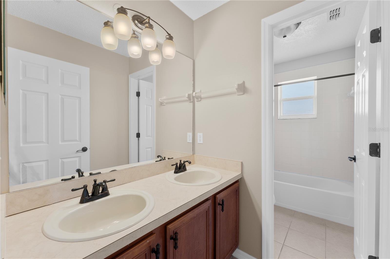 DAHLIA RESERVE AT CRESCENT LAKES - Residential Lease