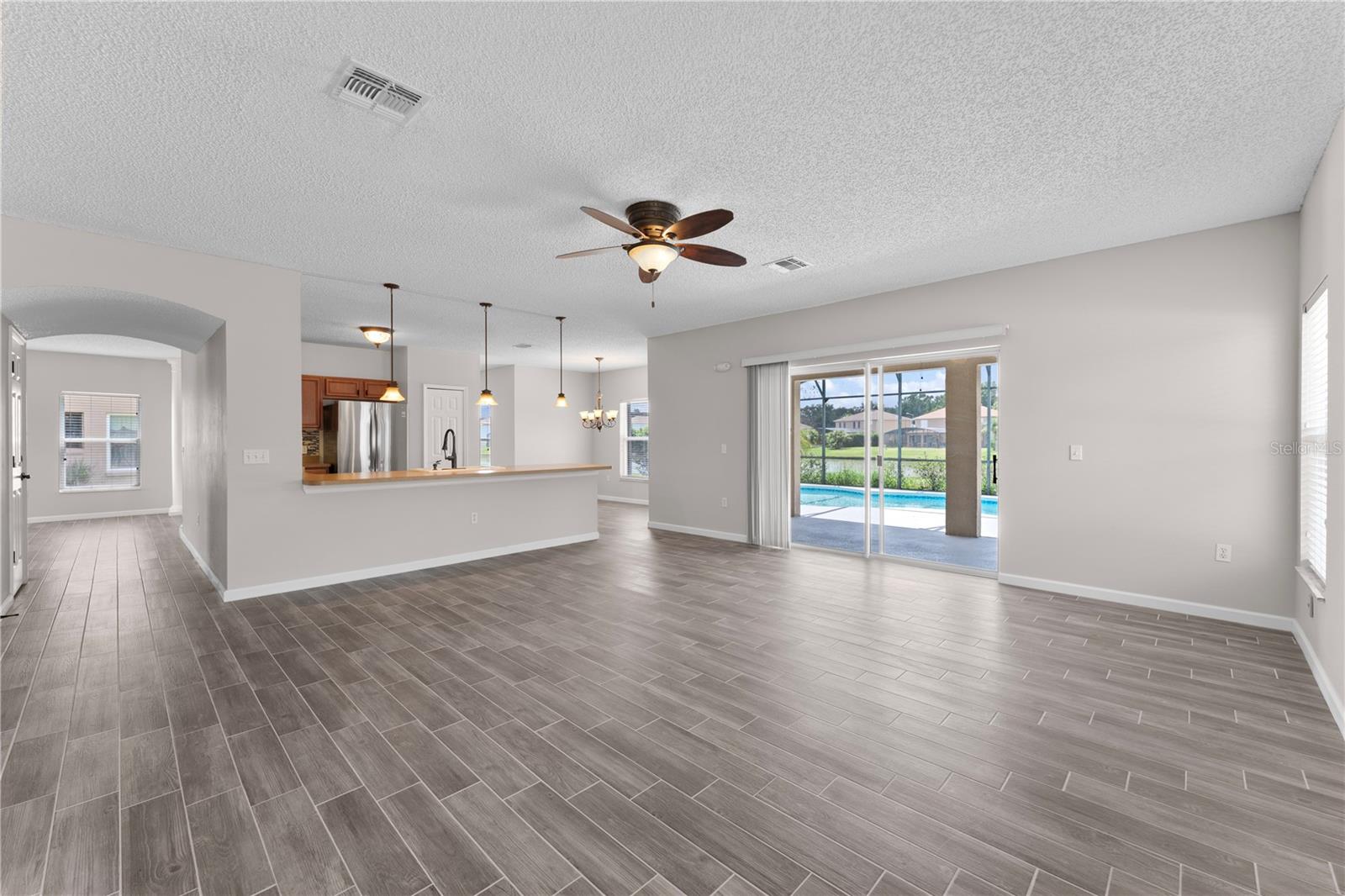 DAHLIA RESERVE AT CRESCENT LAKES - Residential Lease