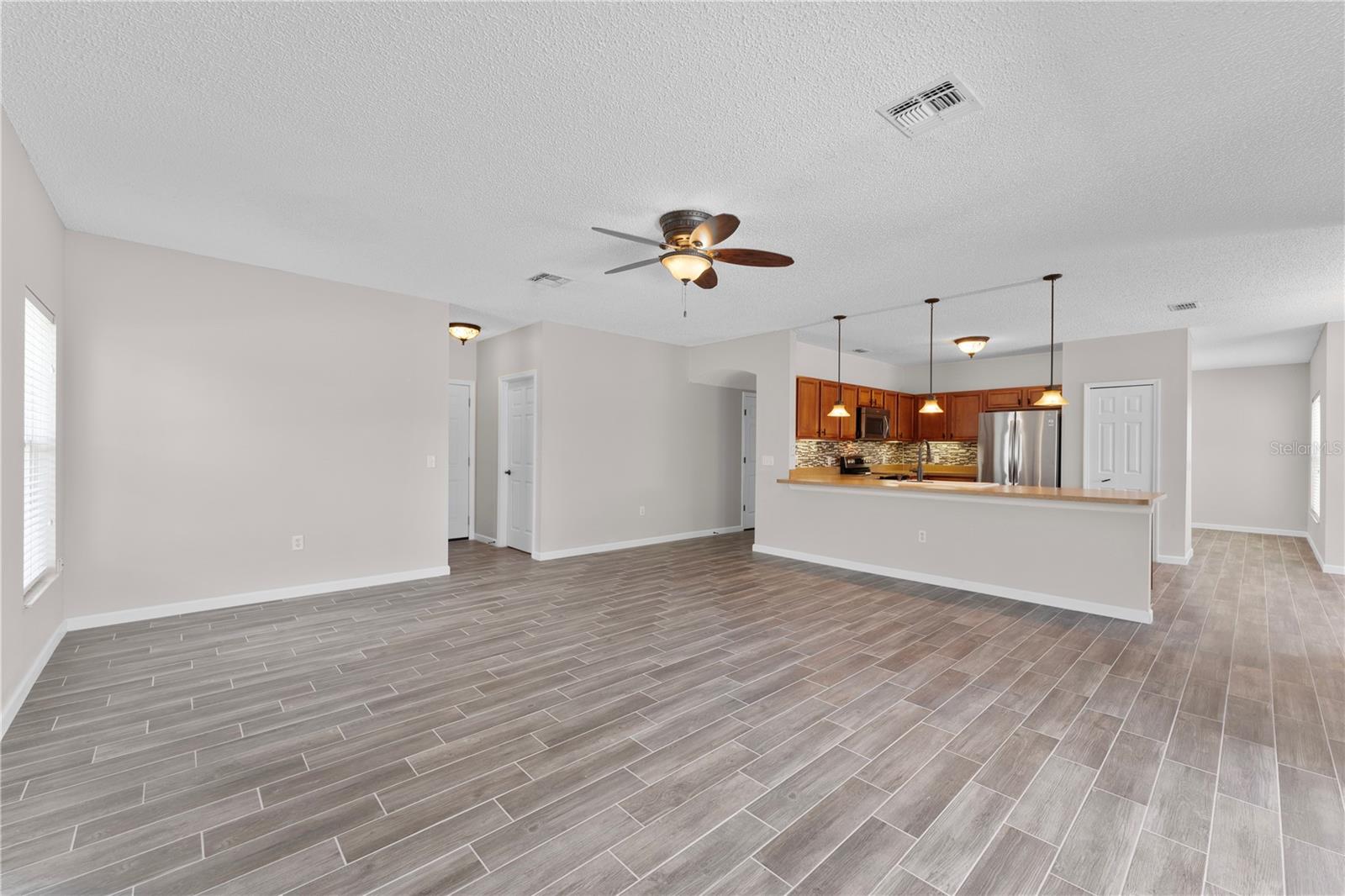 DAHLIA RESERVE AT CRESCENT LAKES - Residential Lease