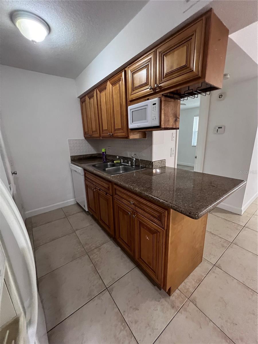 THE HAMPTONS AT BRANDON A CONDO - Residential Lease