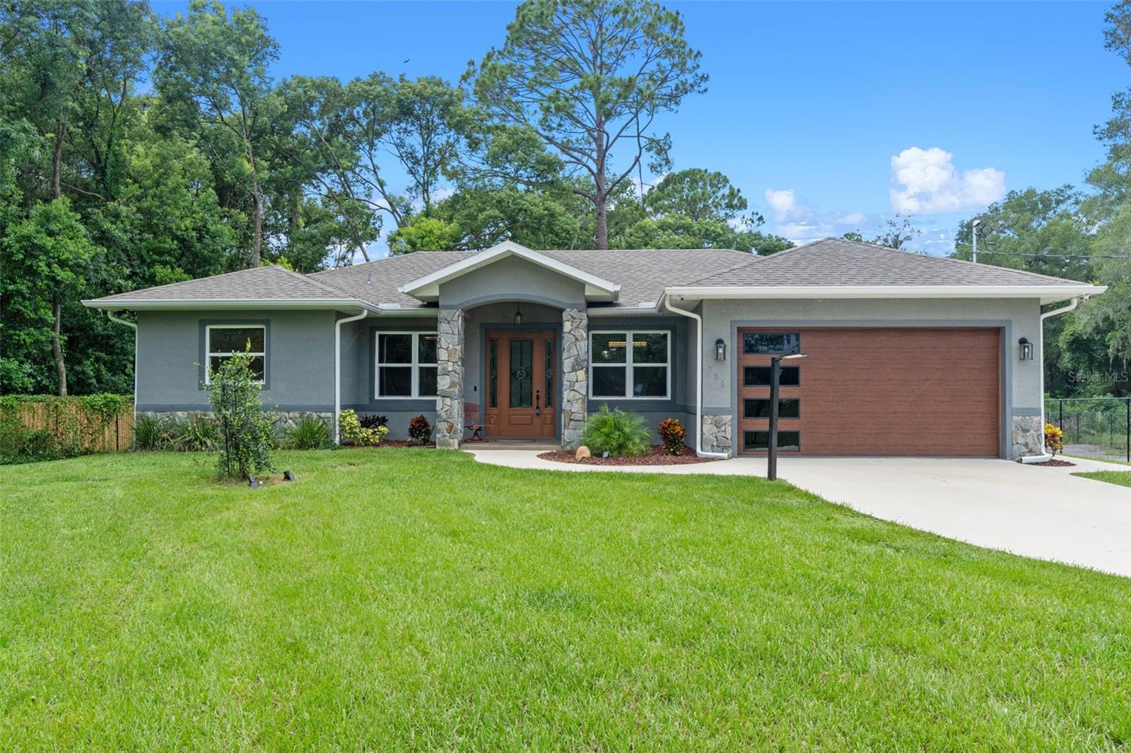 LAKE HELEN - Residential