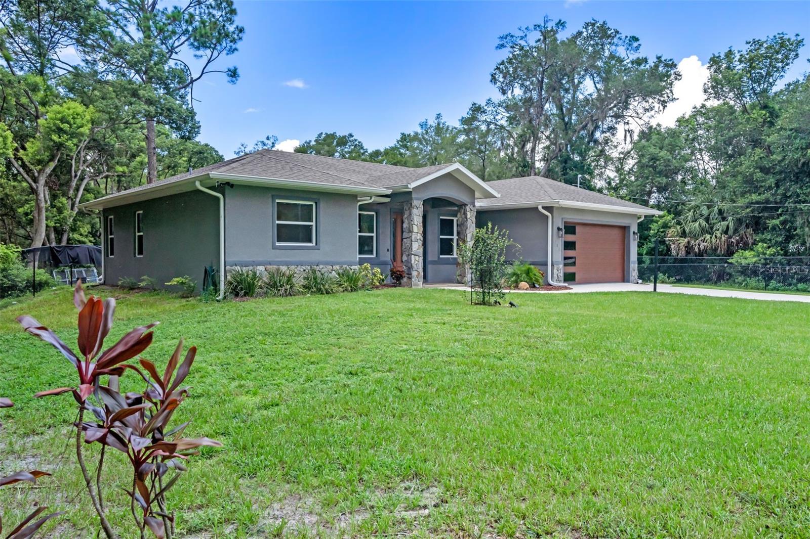 LAKE HELEN - Residential