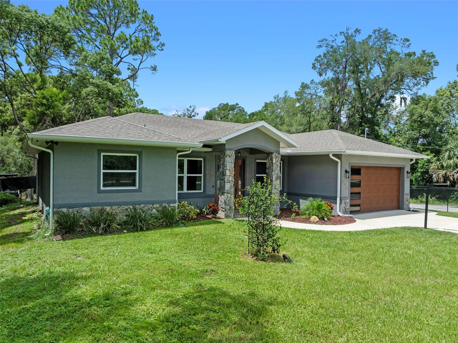 LAKE HELEN - Residential
