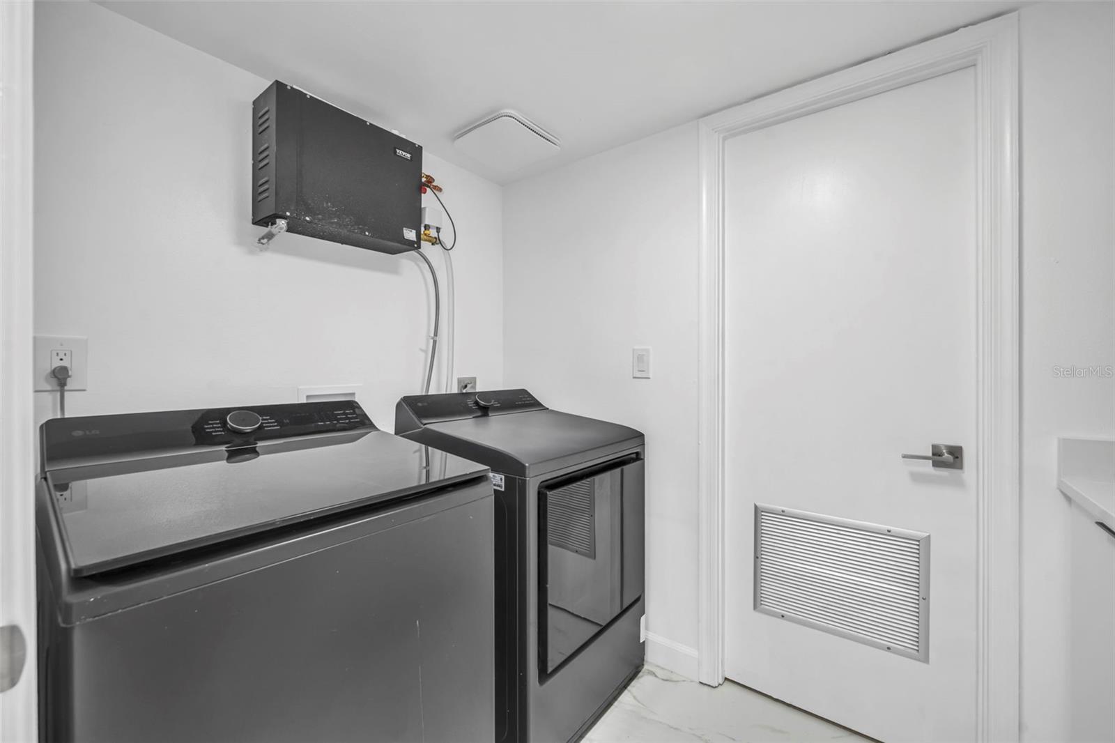 DAYTONA BEACH ALIKI TOWER PT UNIT S CONDO - Residential Lease