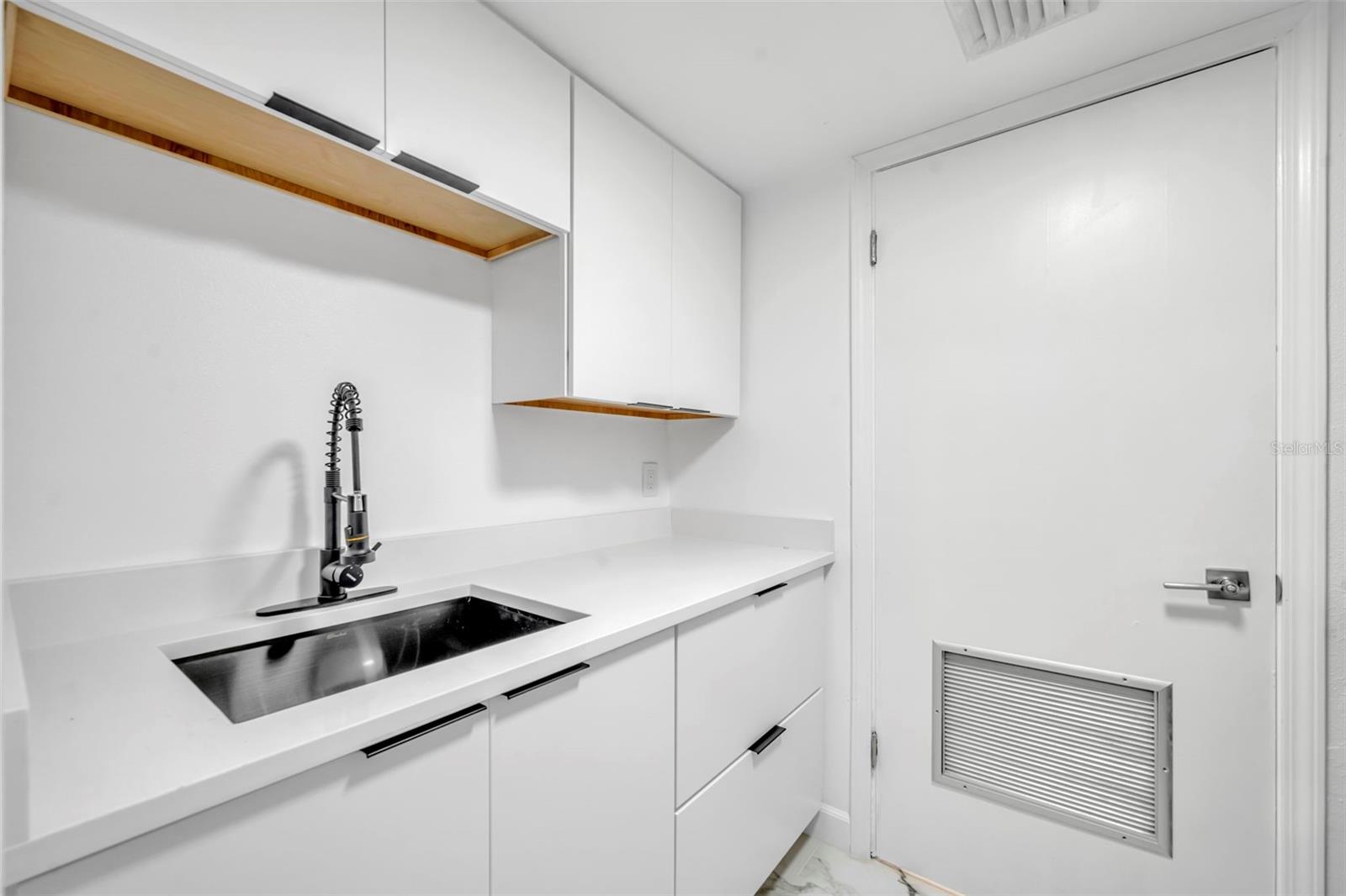 DAYTONA BEACH ALIKI TOWER PT UNIT S CONDO - Residential Lease