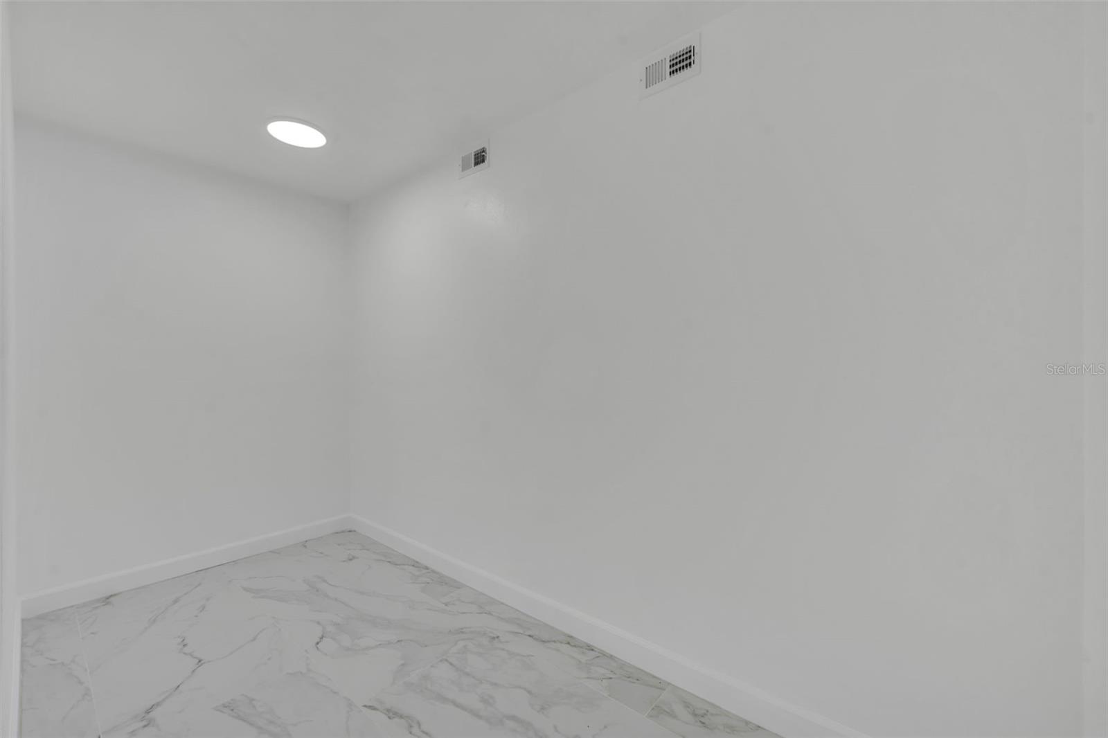 DAYTONA BEACH ALIKI TOWER PT UNIT S CONDO - Residential Lease