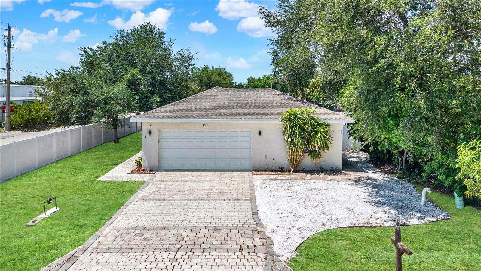 LAS LOMAS DE SARASOTA - Residential Income