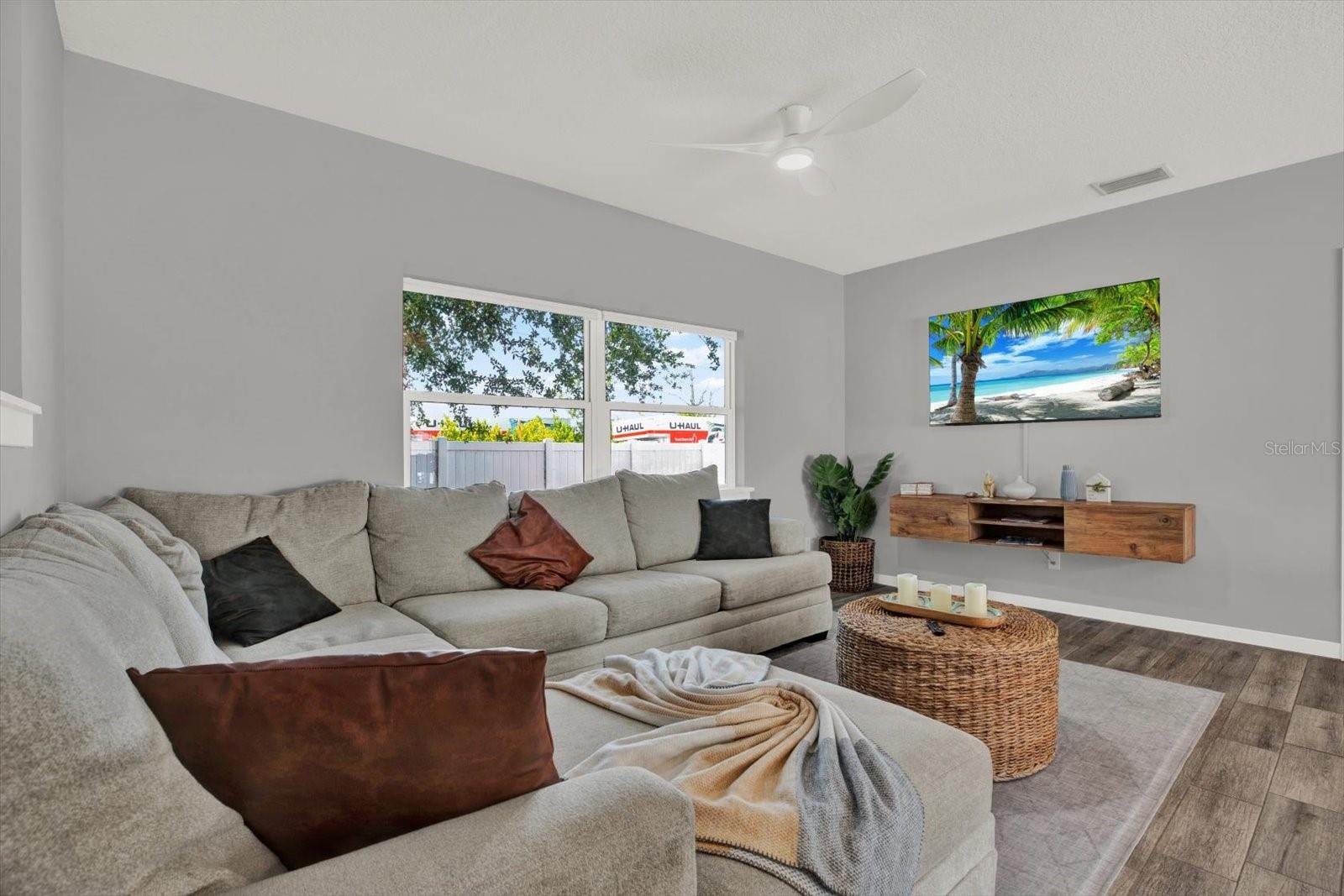 LAS LOMAS DE SARASOTA - Residential Income