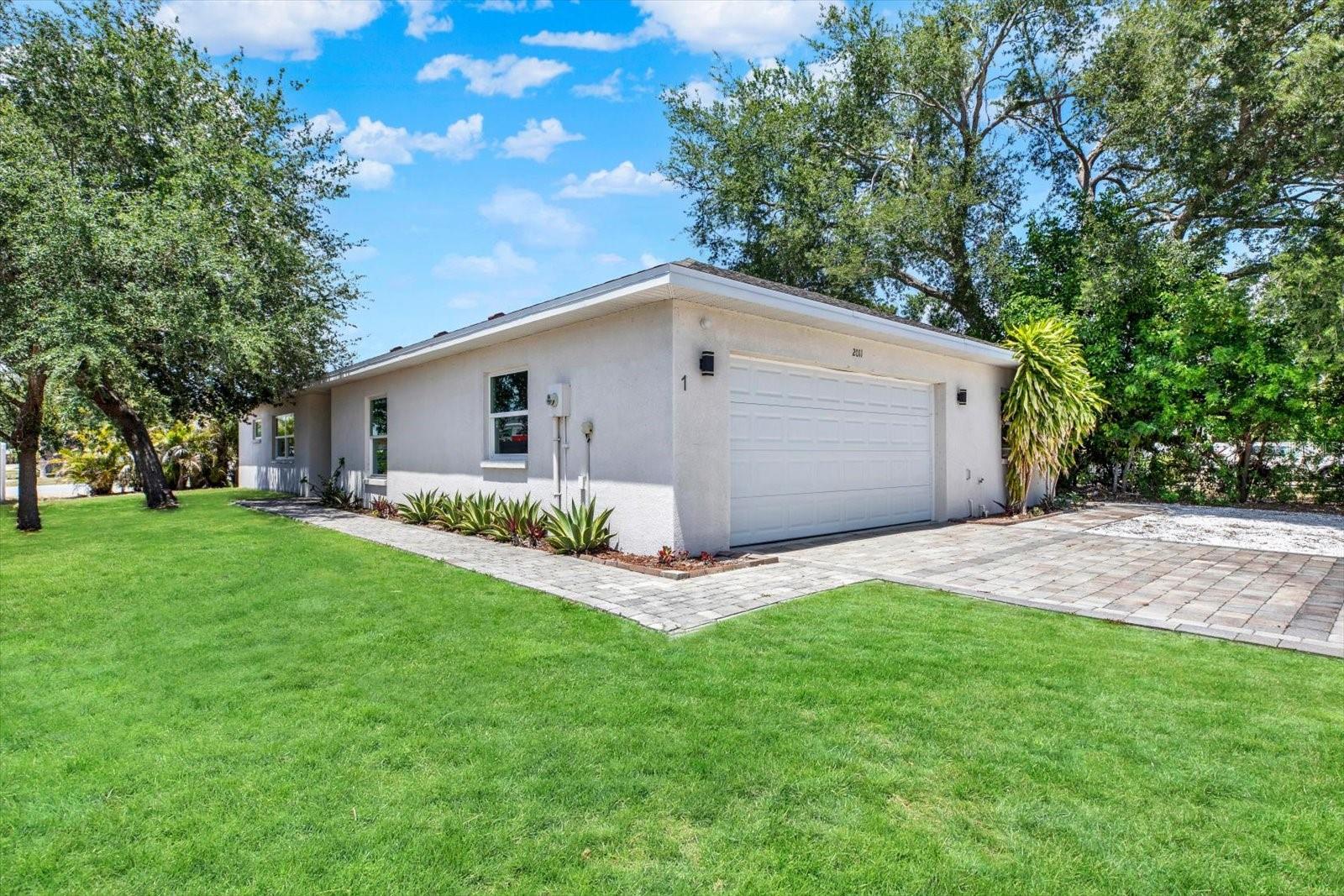 LAS LOMAS DE SARASOTA - Residential Income