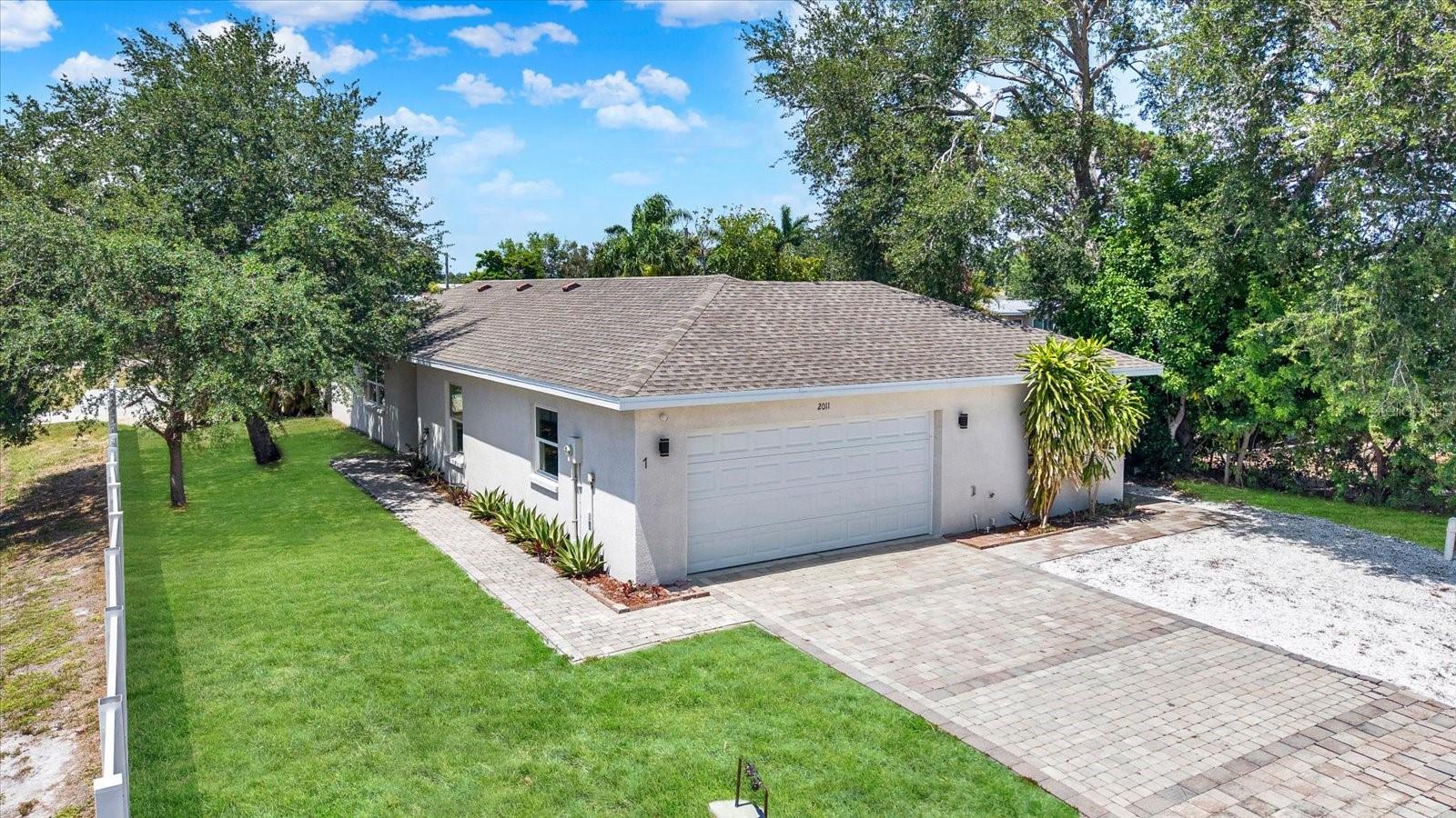 LAS LOMAS DE SARASOTA - Residential Income