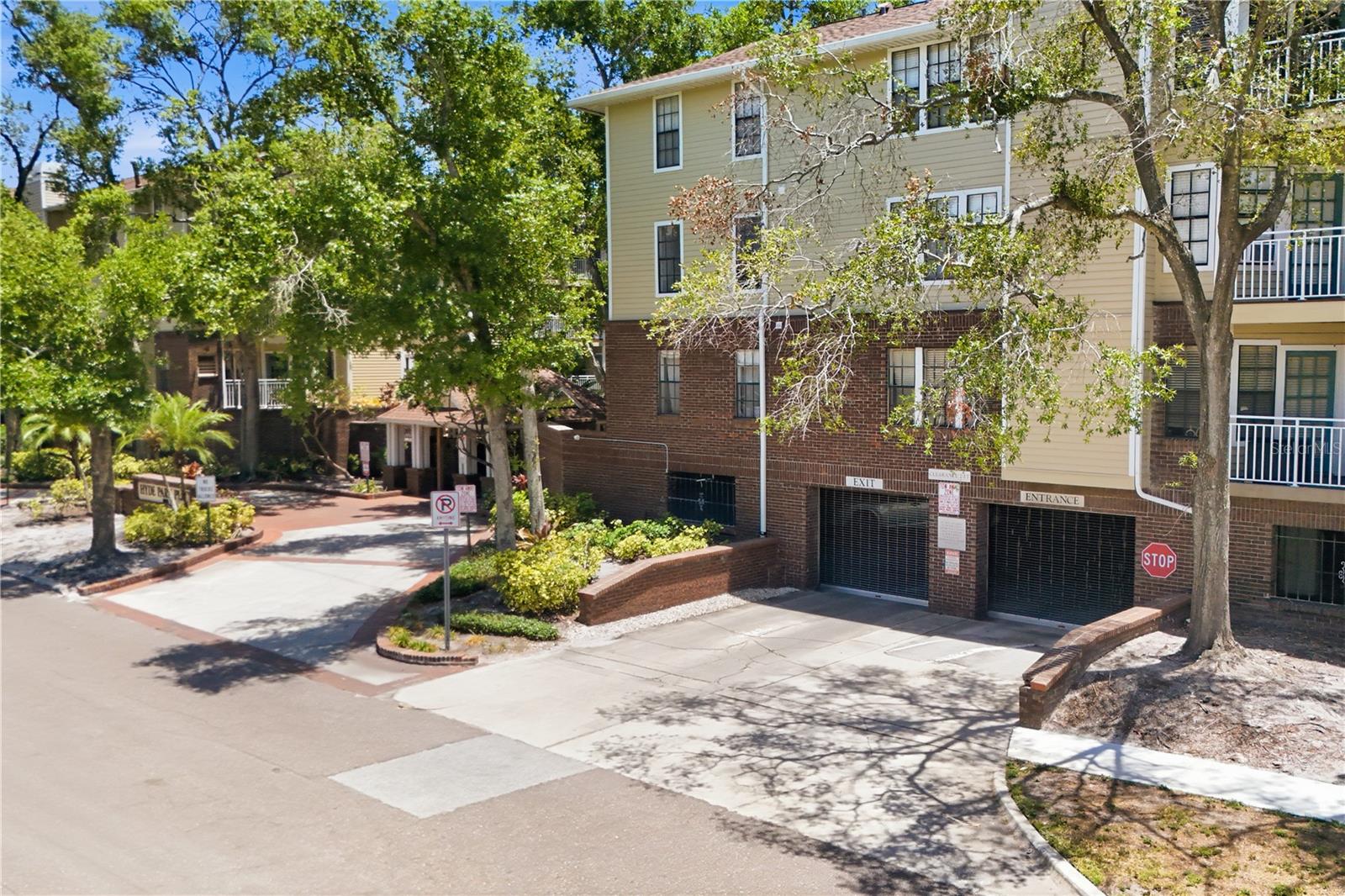667 | HYDE PARK PLACE II A CONDOMINIUM - Residential