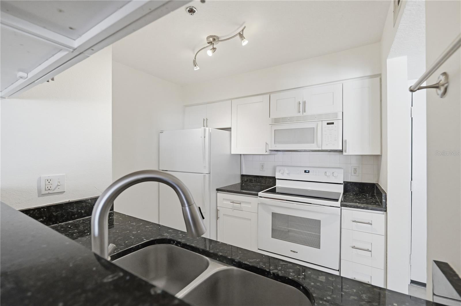 667 | HYDE PARK PLACE II A CONDOMINIUM - Residential