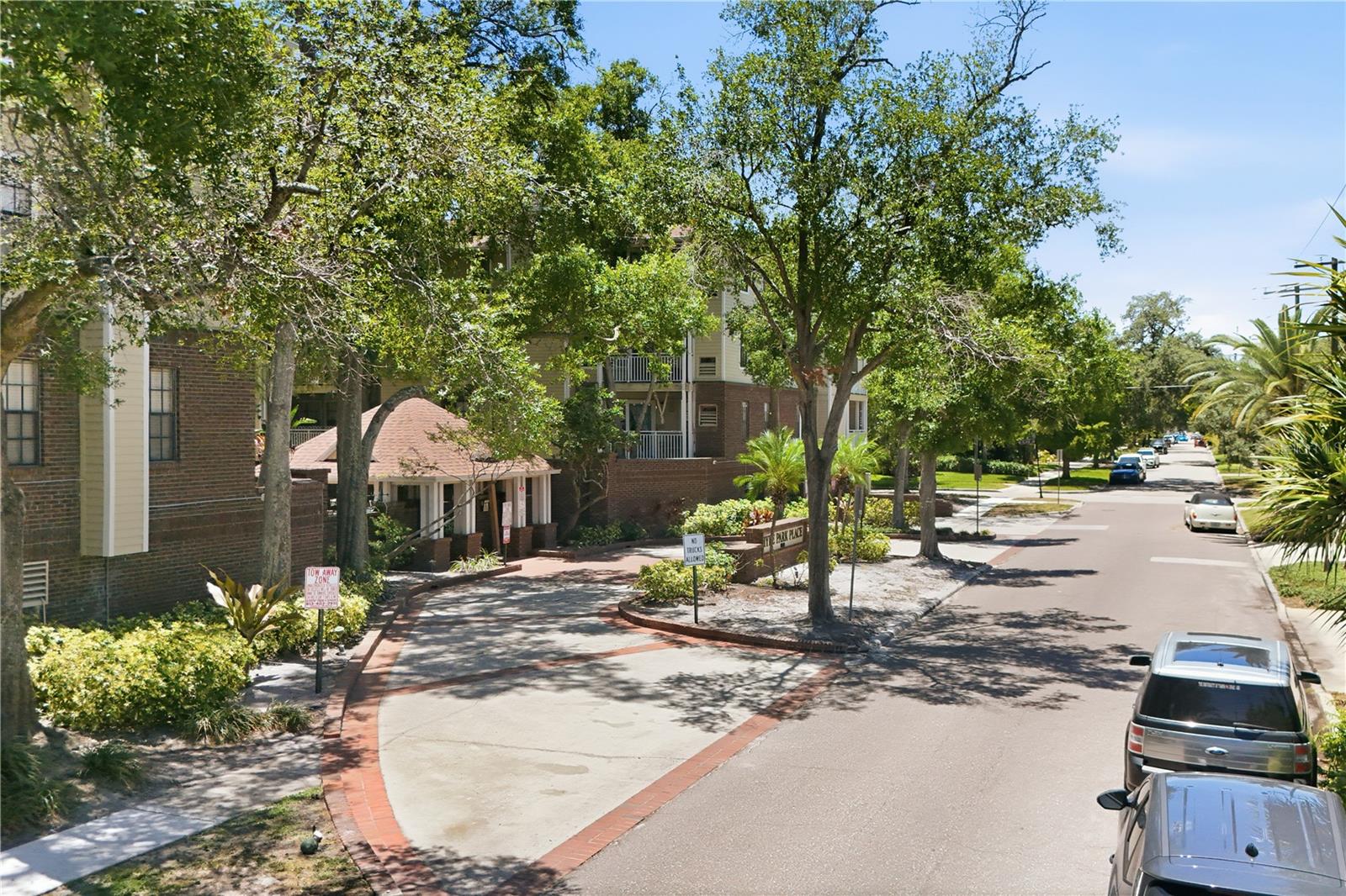 667 | HYDE PARK PLACE II A CONDOMINIUM - Residential