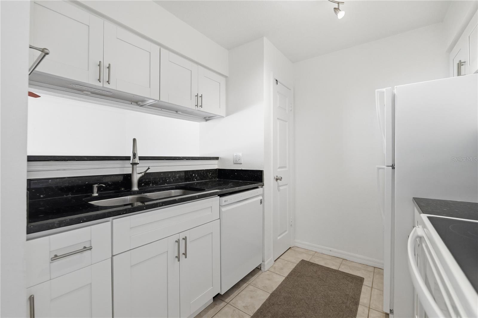 667 | HYDE PARK PLACE II A CONDOMINIUM - Residential