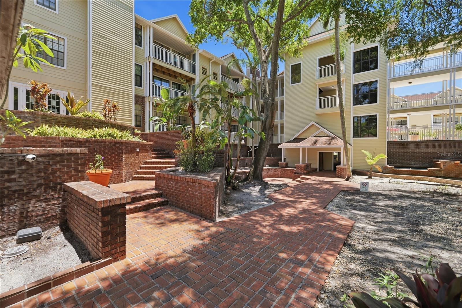 667 | HYDE PARK PLACE II A CONDOMINIUM - Residential