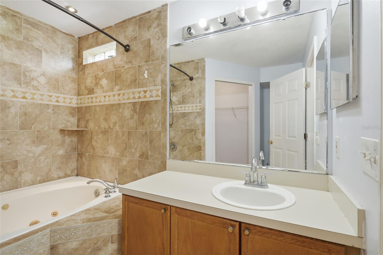 AVENTURA ESTATES - Residential
