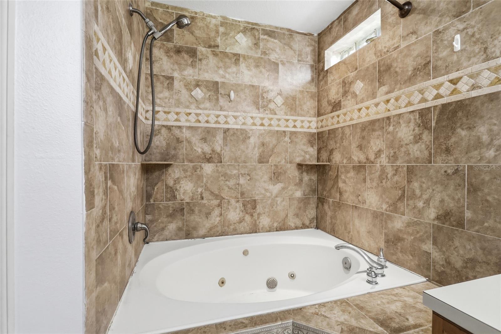 AVENTURA ESTATES - Residential