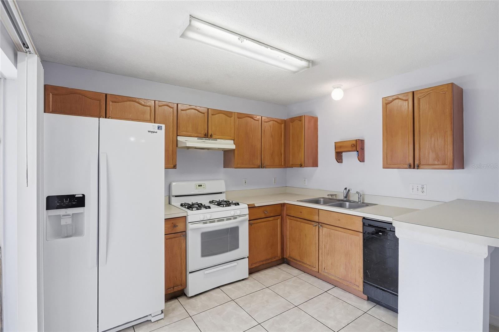 AVENTURA ESTATES - Residential