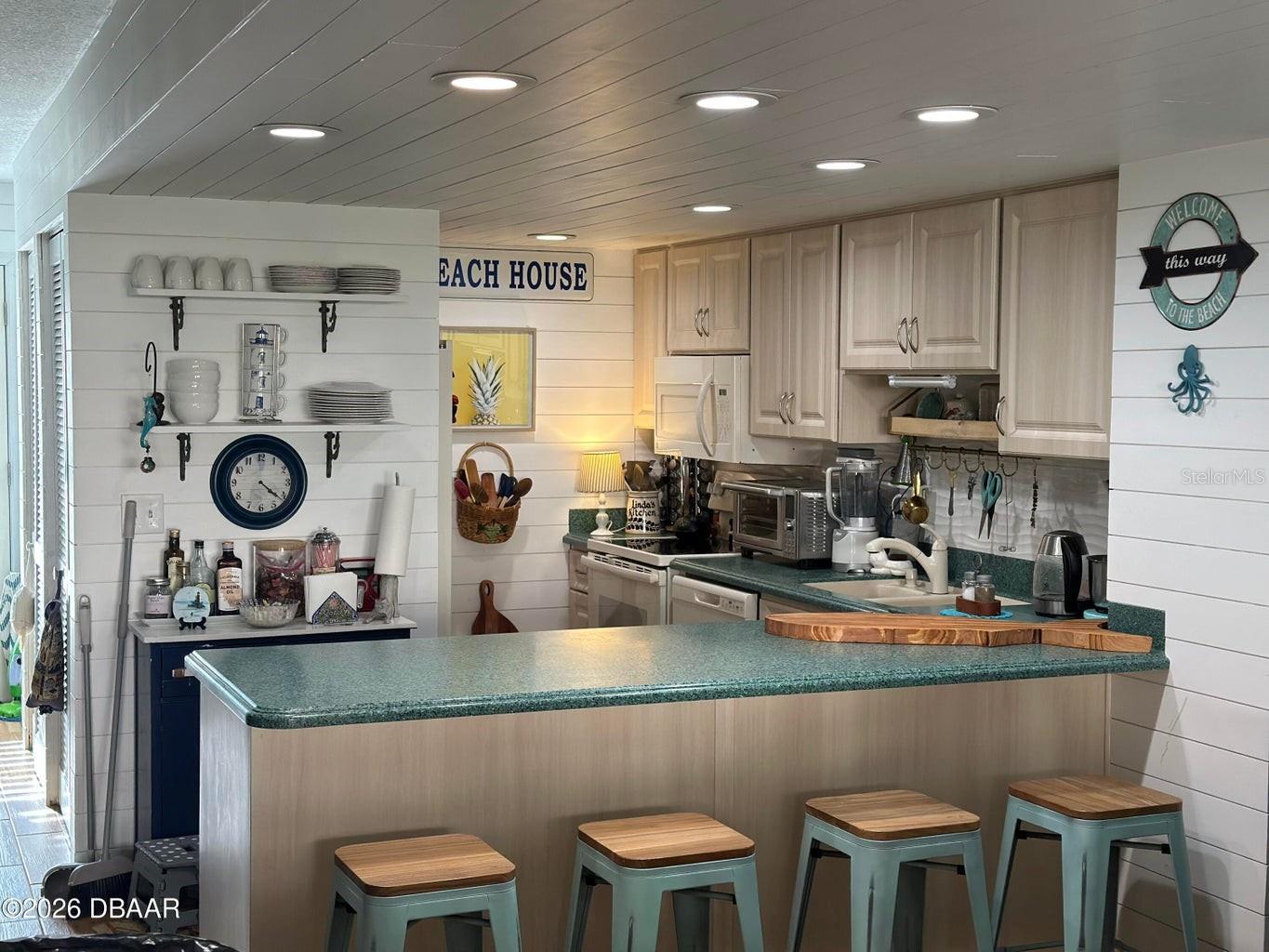 LIGHTHOUSE SHORES TWNHMS CONDO - Residential