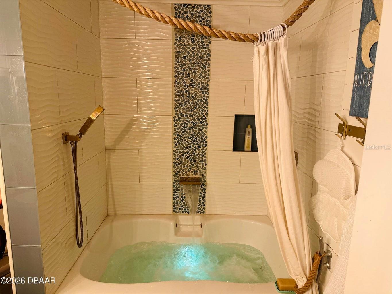 LIGHTHOUSE SHORES TWNHMS CONDO - Residential
