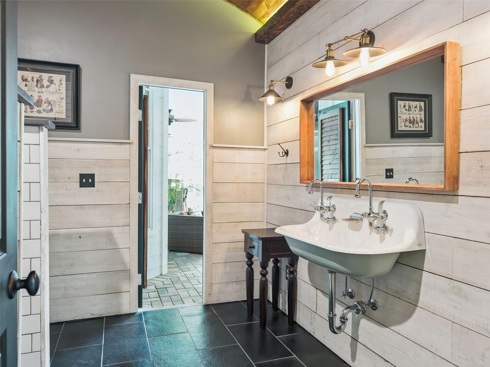 FISH HAWK TRAILS UN 1 & 2 - Residential