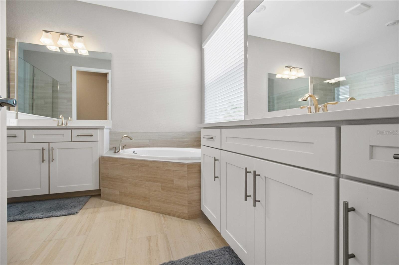 CALUSA COUNTRY CLUB - Residential