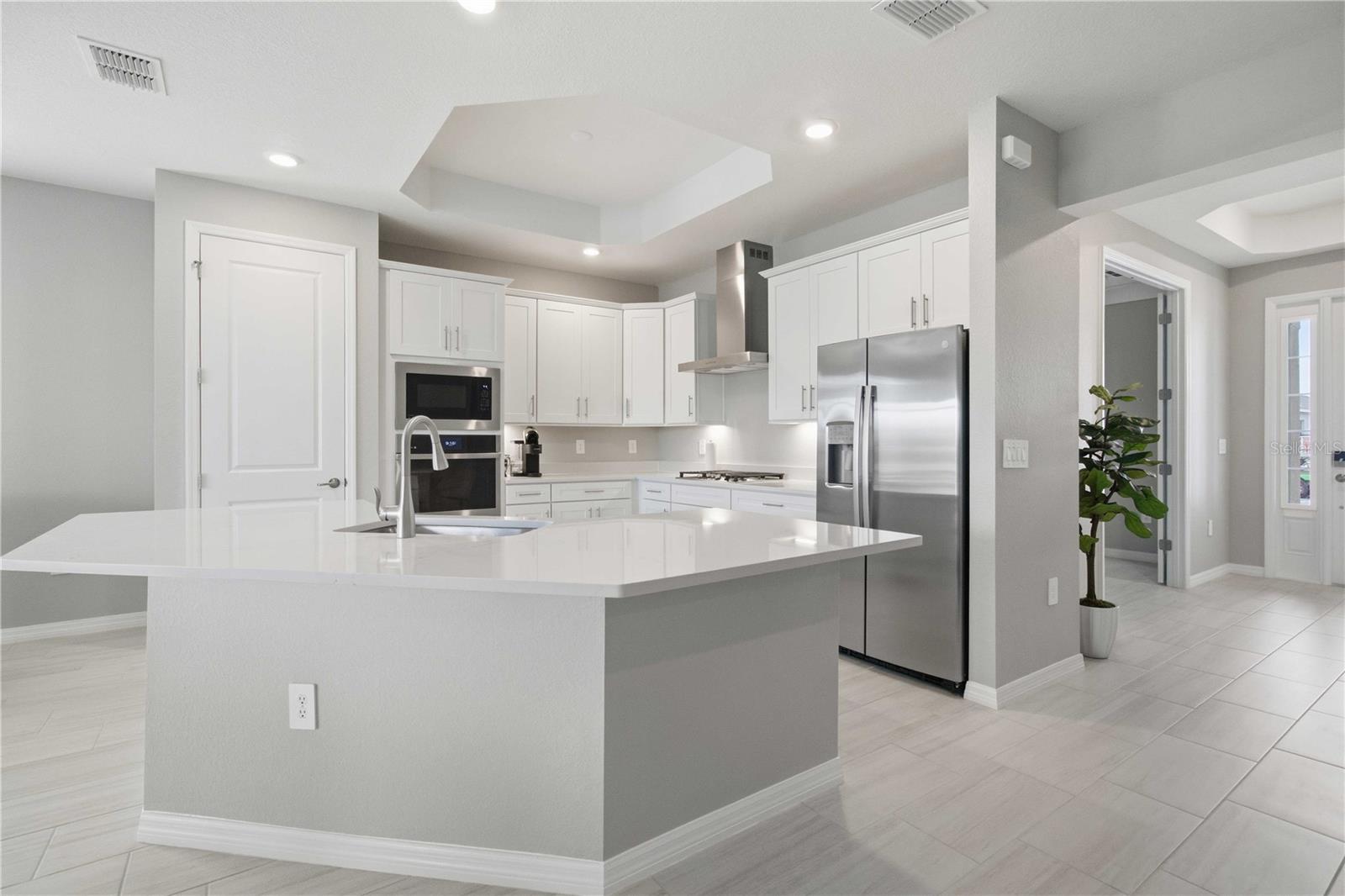 CALUSA COUNTRY CLUB - Residential