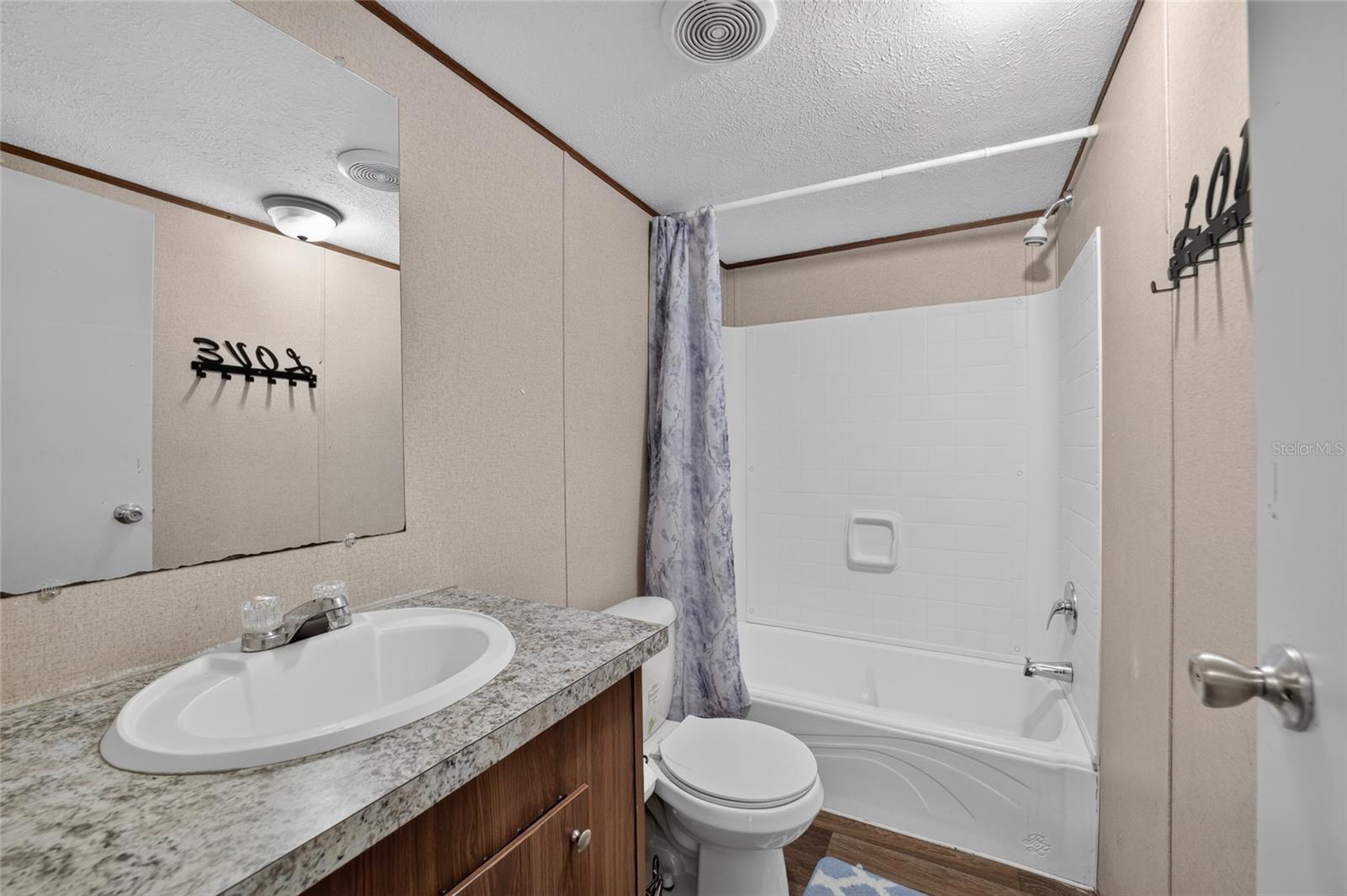 LEISURE ACRES UNIT 04A - Residential