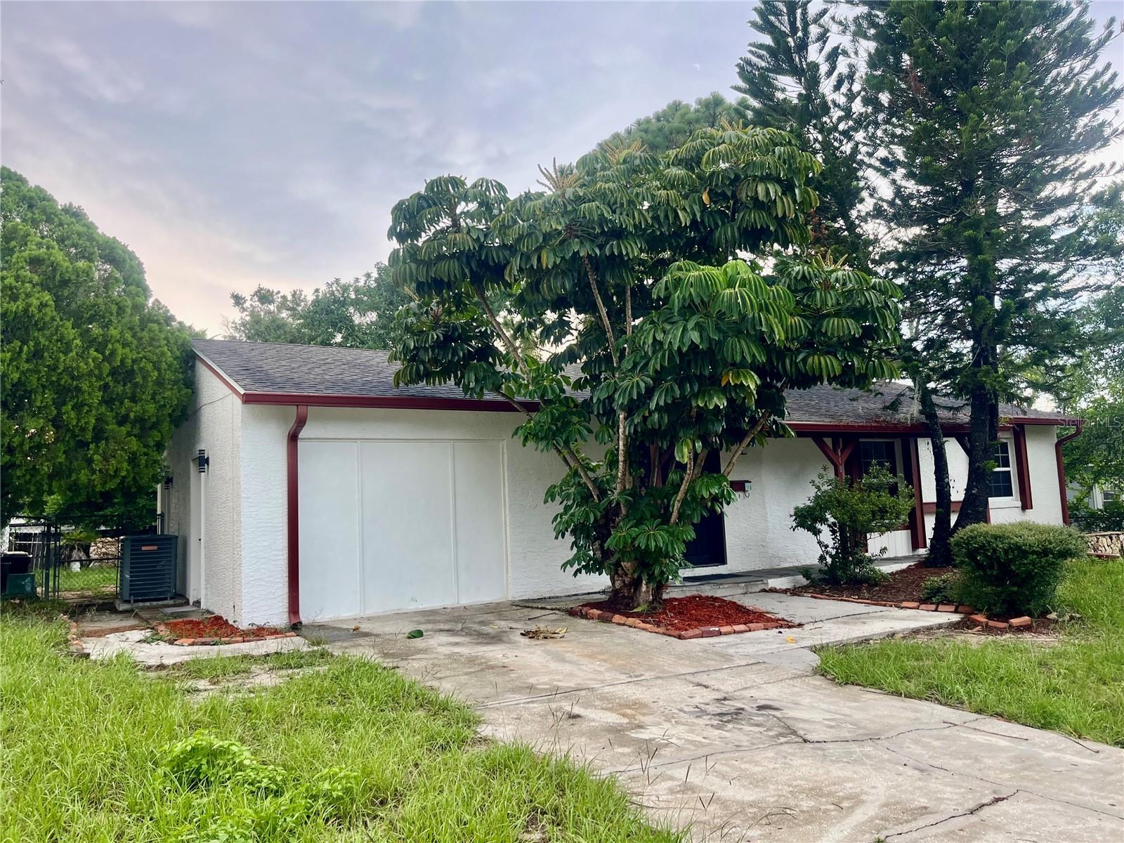 LAKE KATHRYN WOODS - Residential