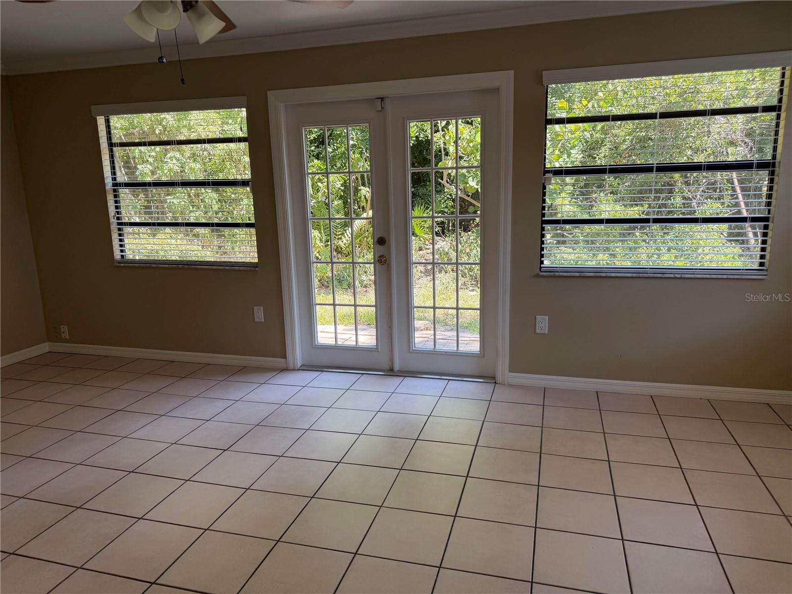 FIVE LAKES 1 & 1C - Residential Lease