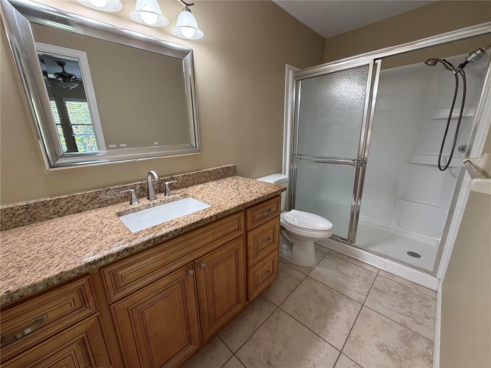 FIVE LAKES 1 & 1C - Residential Lease
